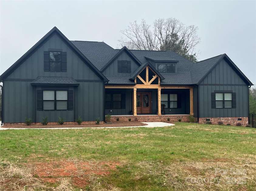 5016 Carolina North Drive, Gastonia, NC 28056.  MLS# CAR4278078, YatesRealty ID 25924. 