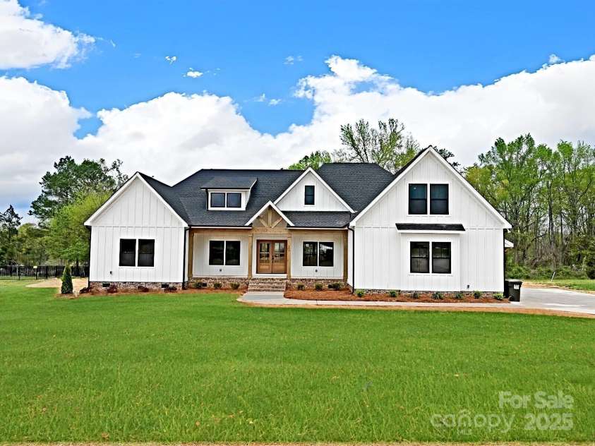 5016 Carolina North Drive, Gastonia, NC 28056.  MLS# CAR4278078, YatesRealty ID 25924. 