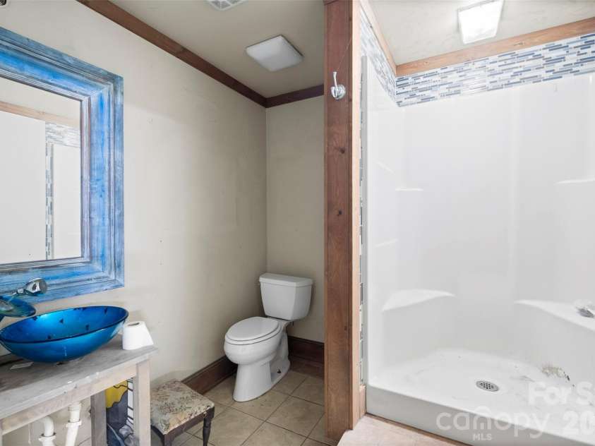 5208 Hickory Grove Road, Mount Holly, NC 28120.  MLS# CAR4369227, YatesRealty ID 25924. 2nd Living Quarters bathroom
