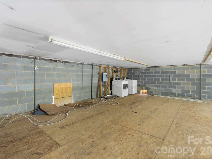 5208 Hickory Grove Road, Mount Holly, NC 28120.  MLS# CAR4369227, YatesRealty ID 25924. 2nd Living Quarters upper level (ceilings not 7ft)