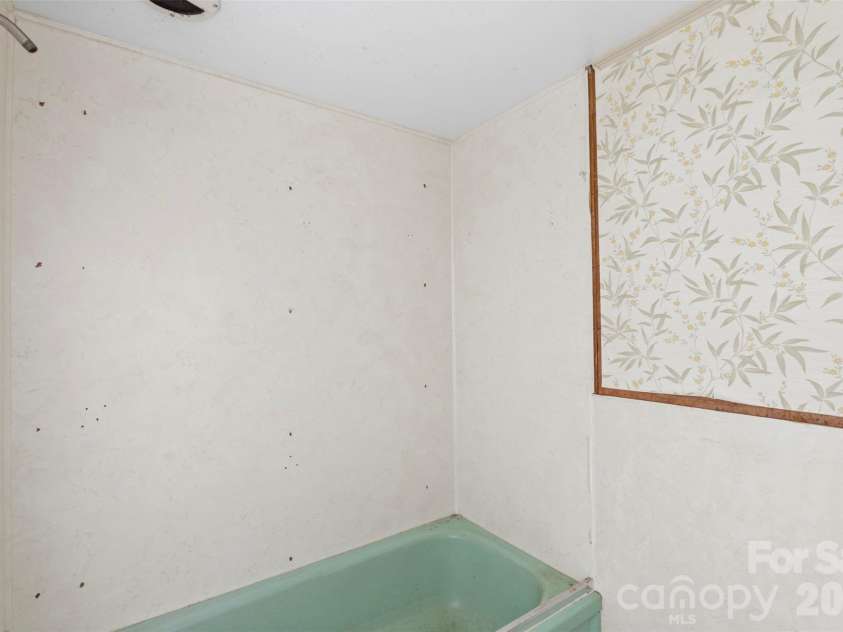 5208 Hickory Grove Road, Mount Holly, NC 28120.  MLS# CAR4369227, YatesRealty ID 25924. Main house primary bathroom
