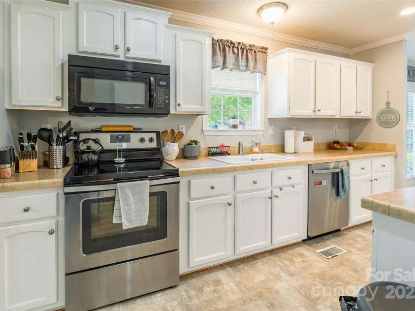 1828 Pine Hollow Place, Hudson, NC 28638.  MLS# CAR4272259, YatesRealty ID 25925. 