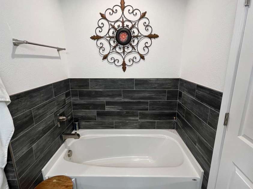 58 Mary's Lane, Marion, NC 28752.  MLS# CAR4274922, YatesRealty ID 25926. Primary Bath with Tile Surround