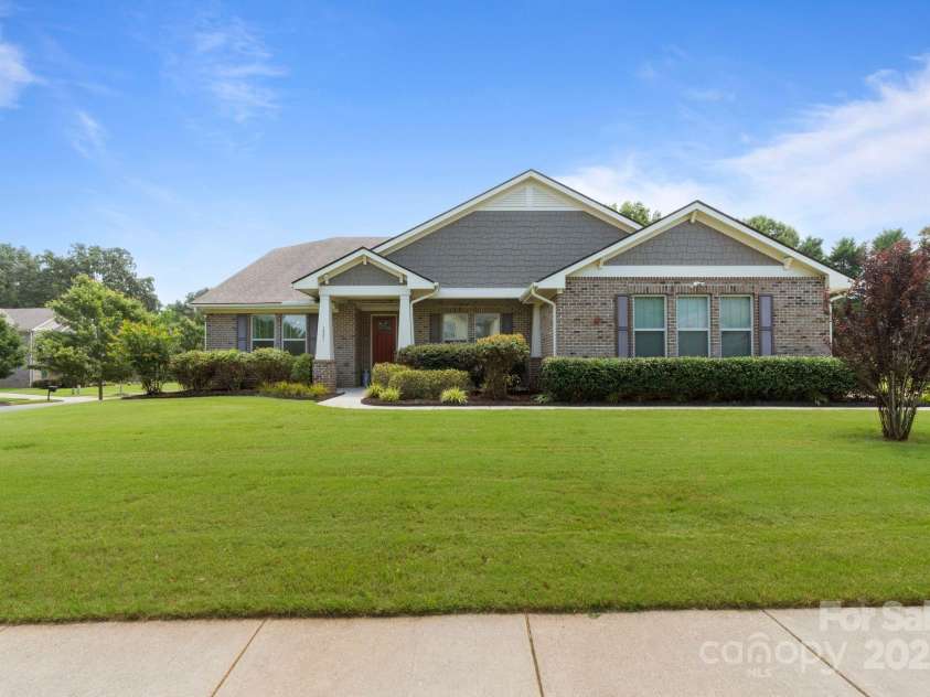 1001 Manorwyck Farms Drive, Waxhaw, NC 28173.  MLS# CAR4276349, YatesRealty ID 25927. 