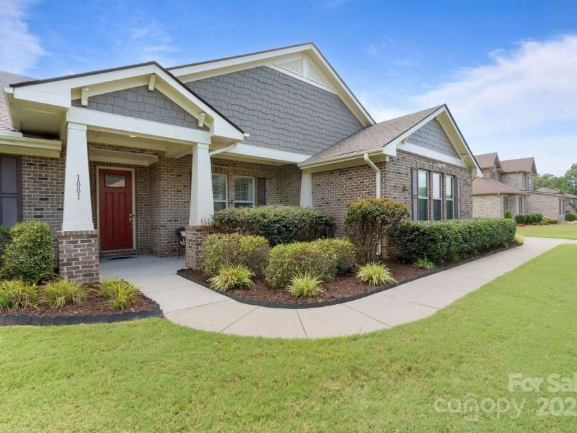 1001 Manorwyck Farms Drive, Waxhaw, NC 28173.  MLS# CAR4276349, YatesRealty ID 25927. 