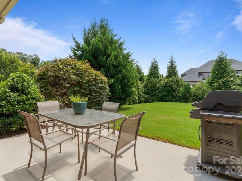 1001 Manorwyck Farms Drive, Waxhaw, NC 28173.  MLS# CAR4276349, YatesRealty ID 25927. 