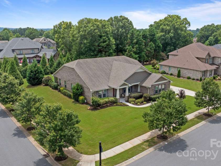 1001 Manorwyck Farms Drive, Waxhaw, NC 28173.  MLS# CAR4276349, YatesRealty ID 25927. 