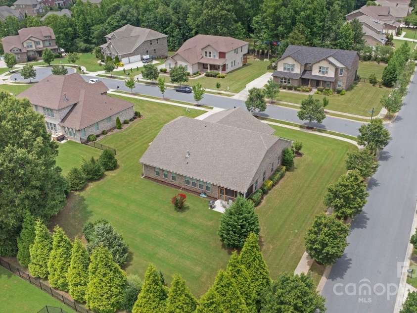 1001 Manorwyck Farms Drive, Waxhaw, NC 28173.  MLS# CAR4276349, YatesRealty ID 25927. 