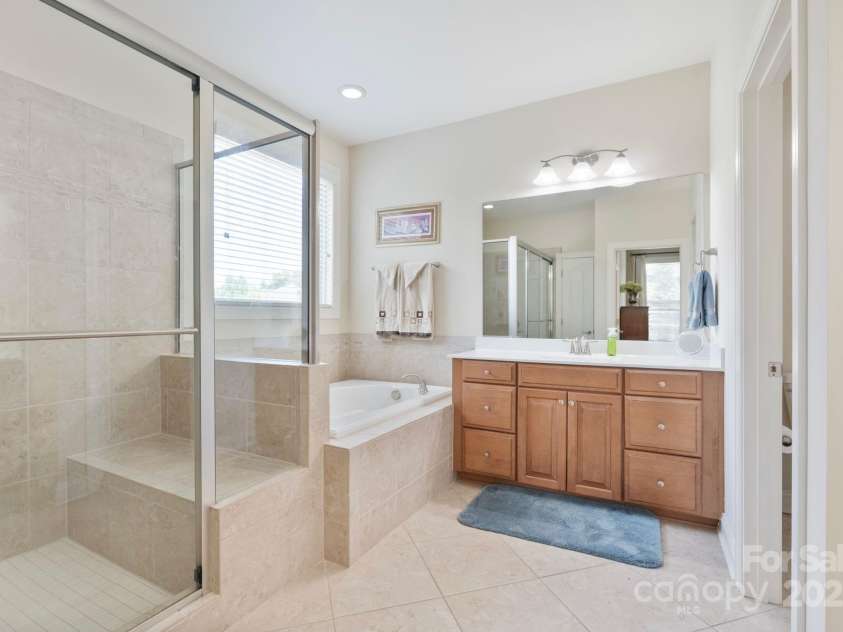 1001 Manorwyck Farms Drive, Waxhaw, NC 28173.  MLS# CAR4276349, YatesRealty ID 25927. 