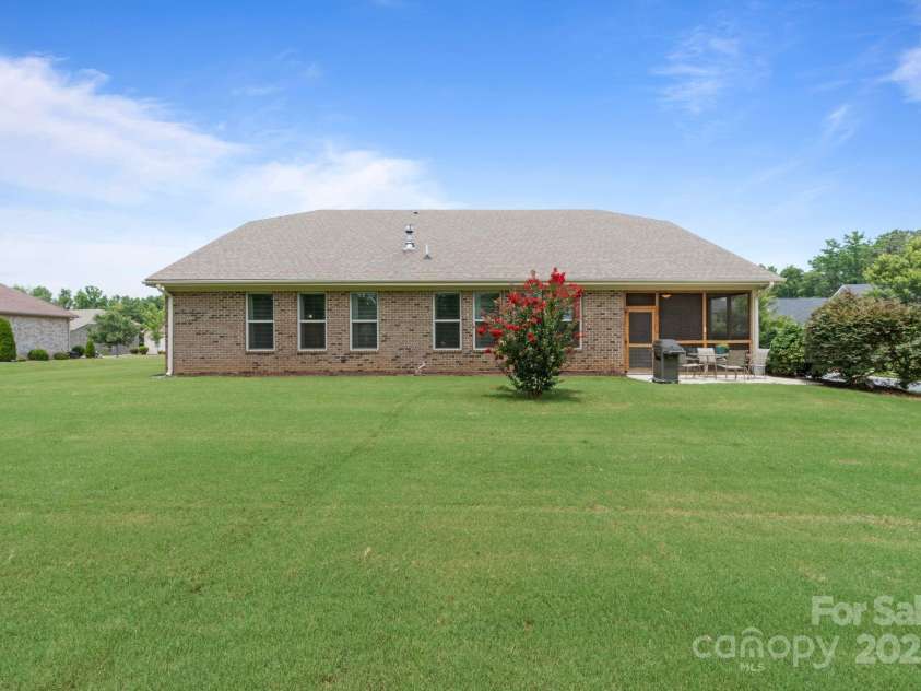 1001 Manorwyck Farms Drive, Waxhaw, NC 28173.  MLS# CAR4276349, YatesRealty ID 25927. 