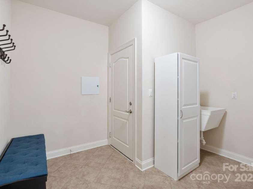 1001 Manorwyck Farms Drive, Waxhaw, NC 28173.  MLS# CAR4276349, YatesRealty ID 25927. 