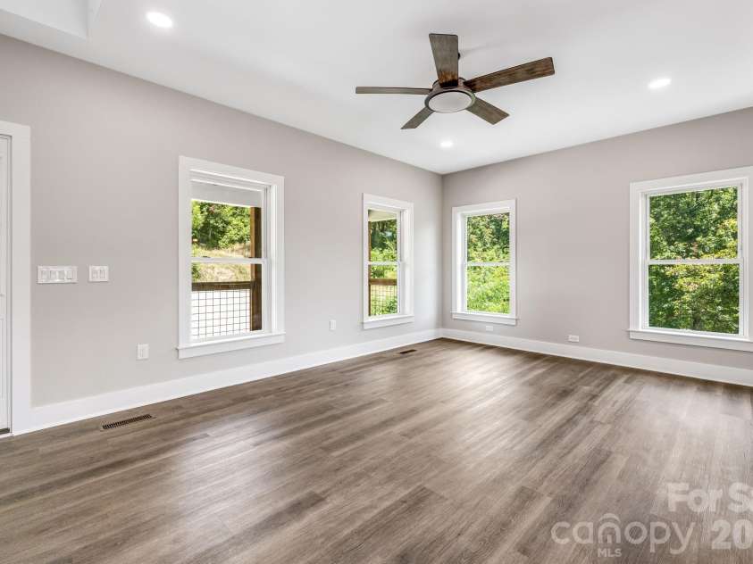 338 Espen Ridge, Woodfin, NC 28804.  MLS# CAR4381331, YatesRealty ID 25927. 
