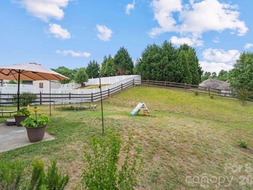 415 Courtland Court, Kannapolis, NC 28081.  MLS# CAR4385010, YatesRealty ID 25929. Spacious backyard