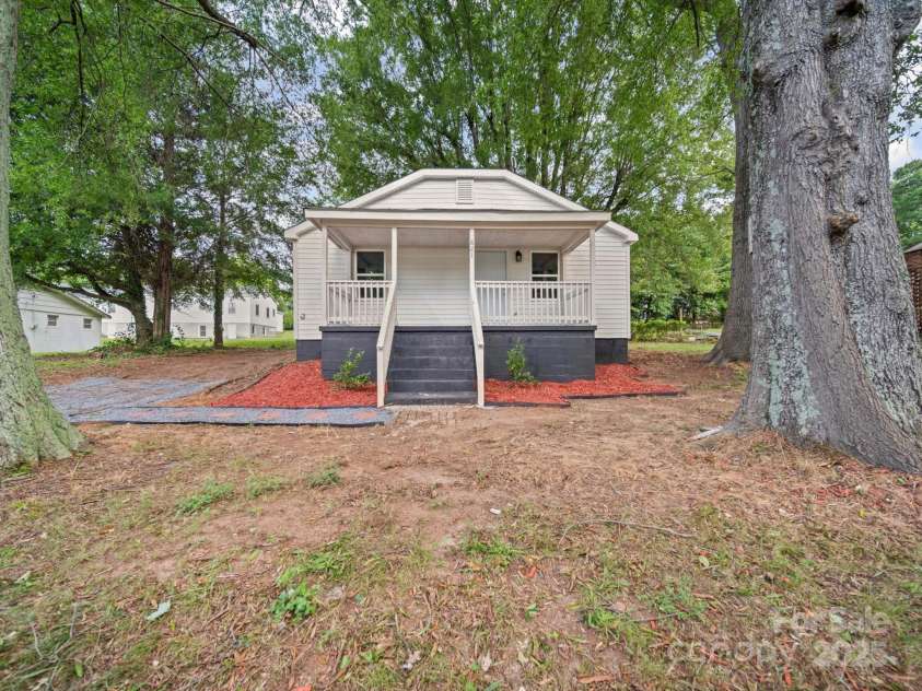 821 1st Street, Kings Mountain, NC 28086.  MLS# CAR4275524, YatesRealty ID 25929. 