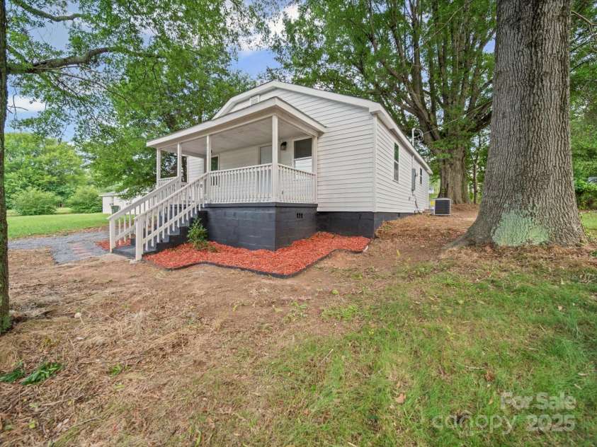 821 1st Street, Kings Mountain, NC 28086.  MLS# CAR4275524, YatesRealty ID 25929. 