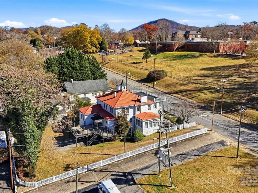 1010 College Avenue, Lenoir, NC 28645.  MLS# CAR4322808, YatesRealty ID 2593. 