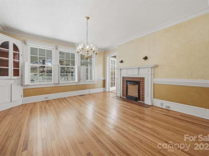 1010 College Avenue, Lenoir, NC 28645.  MLS# CAR4322808, YatesRealty ID 2593. 