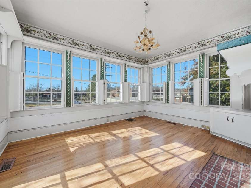 1010 College Avenue, Lenoir, NC 28645.  MLS# CAR4322808, YatesRealty ID 2593. 