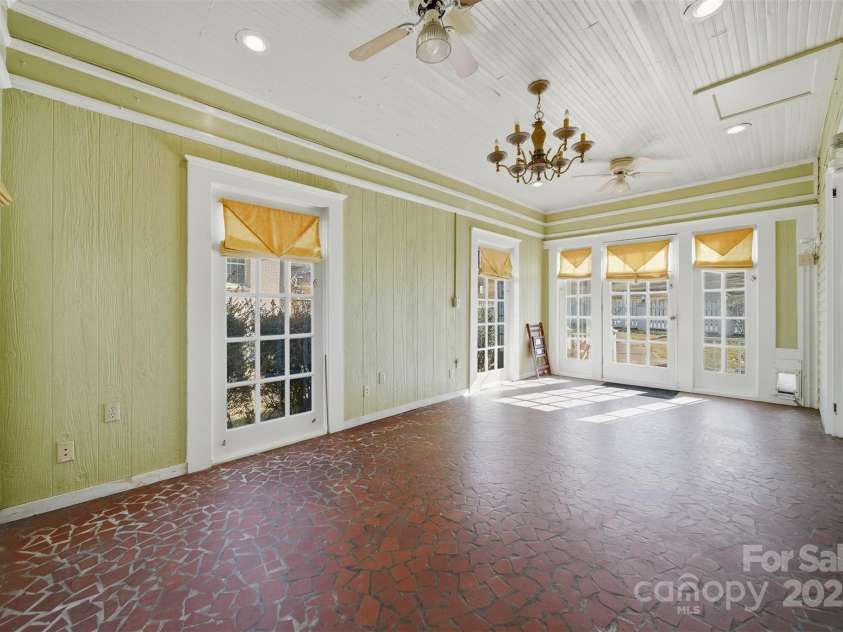 1010 College Avenue, Lenoir, NC 28645.  MLS# CAR4322808, YatesRealty ID 2593. 