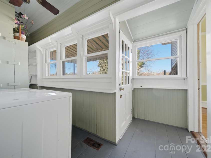 1010 College Avenue, Lenoir, NC 28645.  MLS# CAR4322808, YatesRealty ID 2593. 