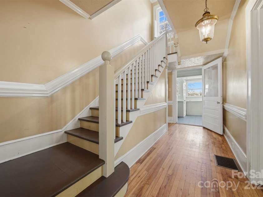 1010 College Avenue, Lenoir, NC 28645.  MLS# CAR4322808, YatesRealty ID 2593. 