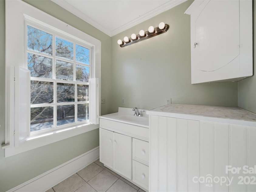 1010 College Avenue, Lenoir, NC 28645.  MLS# CAR4322808, YatesRealty ID 2593. 