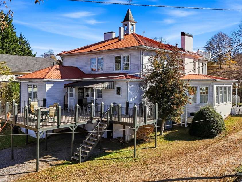 1010 College Avenue, Lenoir, NC 28645.  MLS# CAR4322808, YatesRealty ID 2593. 