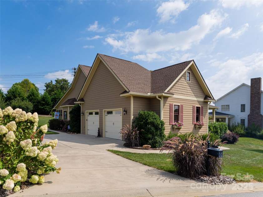 59 Rockbridge Road, Mills River, NC 28759.  MLS# CAR4218172, YatesRealty ID 2593. 