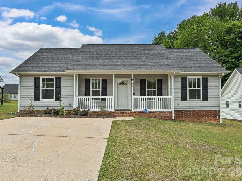2015 Slater Springs Drive, Charlotte, NC 28216.  MLS# CAR4371256, YatesRealty ID 25930. 