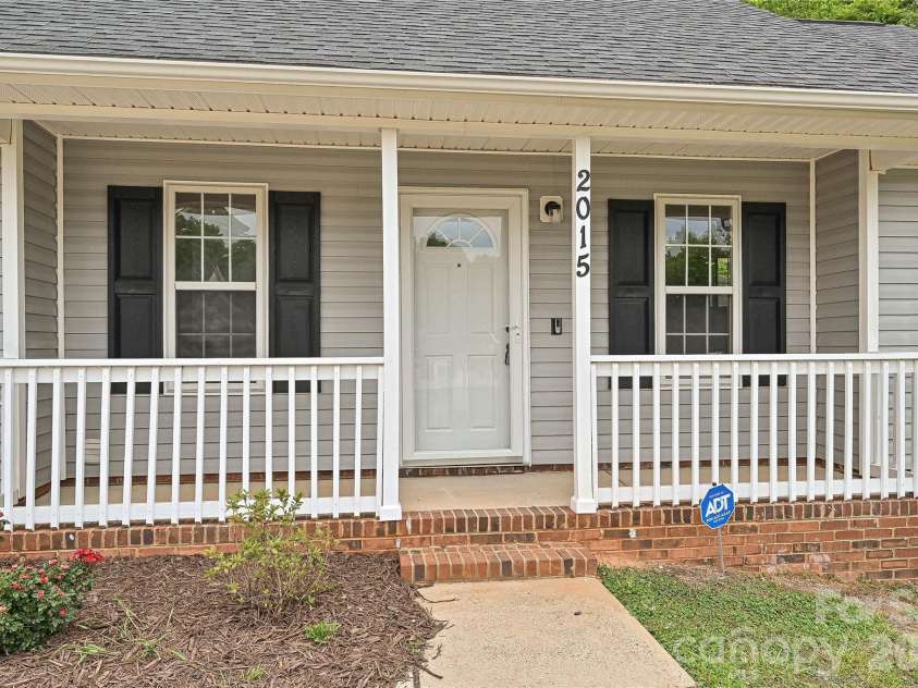 2015 Slater Springs Drive, Charlotte, NC 28216.  MLS# CAR4371256, YatesRealty ID 25930. 