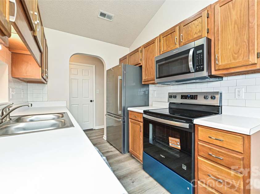 2015 Slater Springs Drive, Charlotte, NC 28216.  MLS# CAR4371256, YatesRealty ID 25930. 
