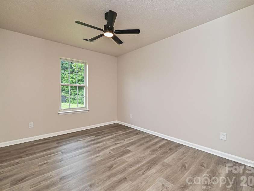 2015 Slater Springs Drive, Charlotte, NC 28216.  MLS# CAR4371256, YatesRealty ID 25930. 