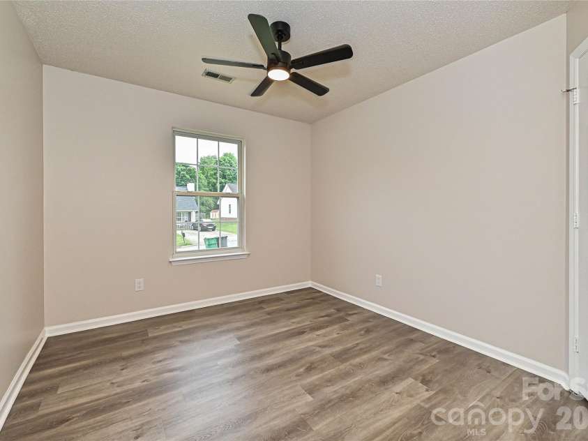 2015 Slater Springs Drive, Charlotte, NC 28216.  MLS# CAR4371256, YatesRealty ID 25930. 