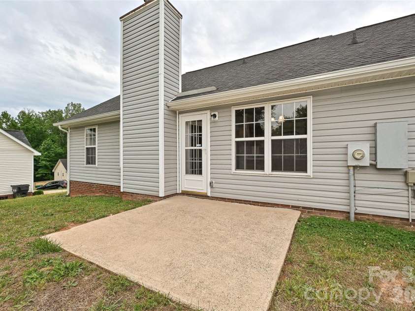 2015 Slater Springs Drive, Charlotte, NC 28216.  MLS# CAR4371256, YatesRealty ID 25930. 