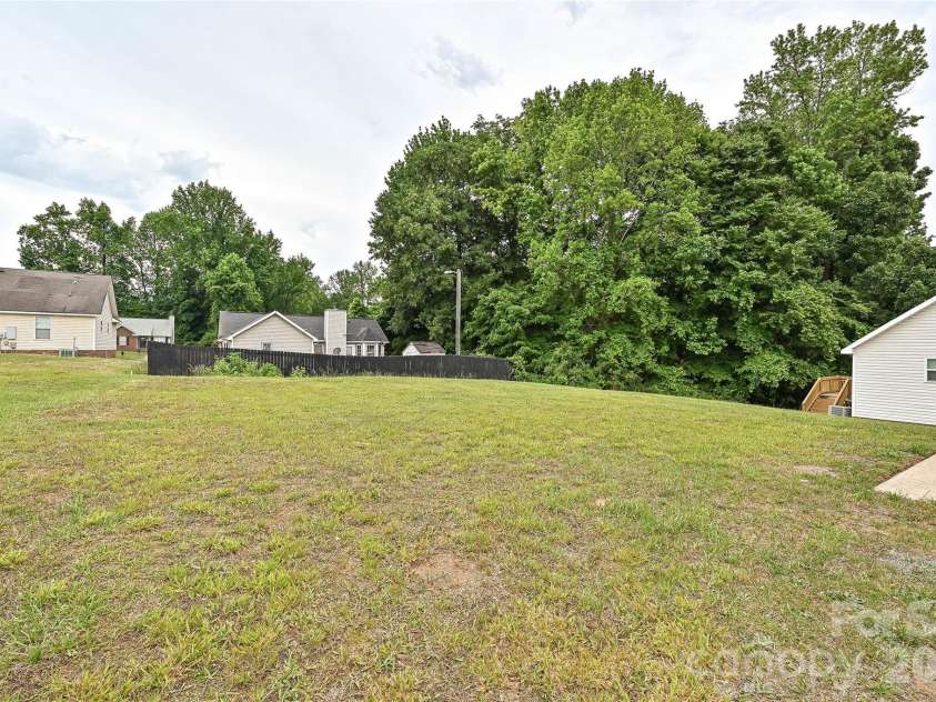 2015 Slater Springs Drive, Charlotte, NC 28216.  MLS# CAR4371256, YatesRealty ID 25930. 
