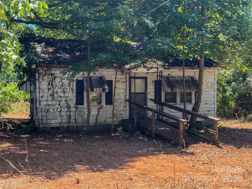 927 Steep Hill Road, Belmont, NC 28012.  MLS# CAR4280895, YatesRealty ID 25931. 