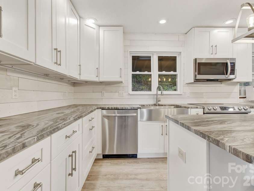 2131 Coleman Mountain Road, Waynesville, NC 28785.  MLS# CAR4377918, YatesRealty ID 25932. 