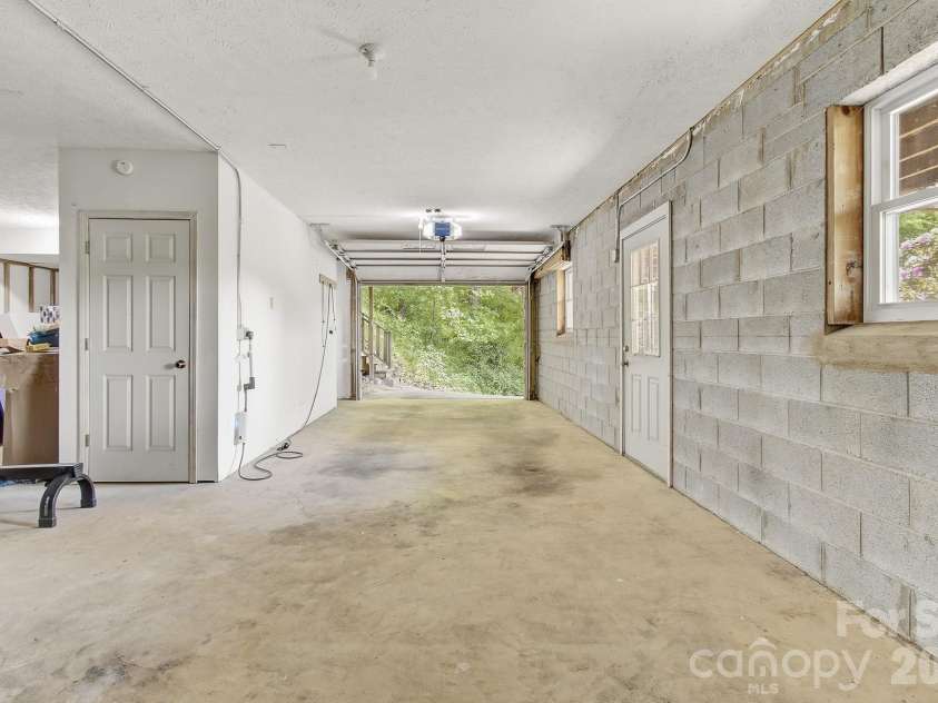 2131 Coleman Mountain Road, Waynesville, NC 28785.  MLS# CAR4377918, YatesRealty ID 25932. 