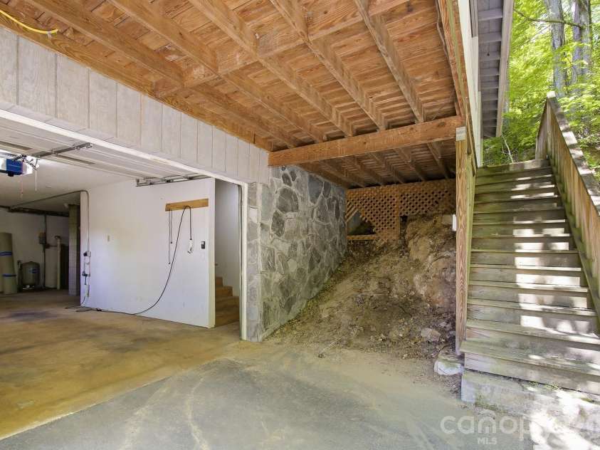 2131 Coleman Mountain Road, Waynesville, NC 28785.  MLS# CAR4377918, YatesRealty ID 25932. 