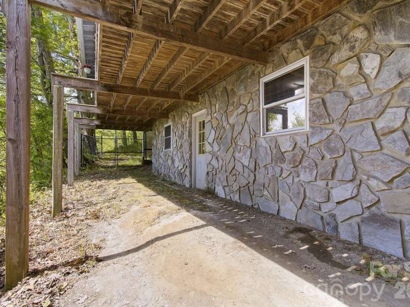 2131 Coleman Mountain Road, Waynesville, NC 28785.  MLS# CAR4377918, YatesRealty ID 25932. 