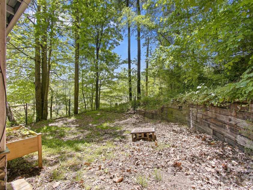 2131 Coleman Mountain Road, Waynesville, NC 28785.  MLS# CAR4377918, YatesRealty ID 25932. 