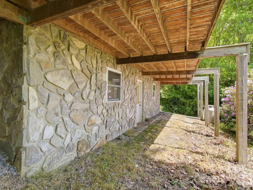 2131 Coleman Mountain Road, Waynesville, NC 28785.  MLS# CAR4377918, YatesRealty ID 25932. 