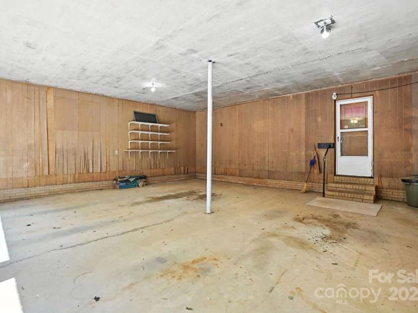 13909 Idlewild Road, Matthews, NC 28105.  MLS# CAR4272282, YatesRealty ID 25933. Garage