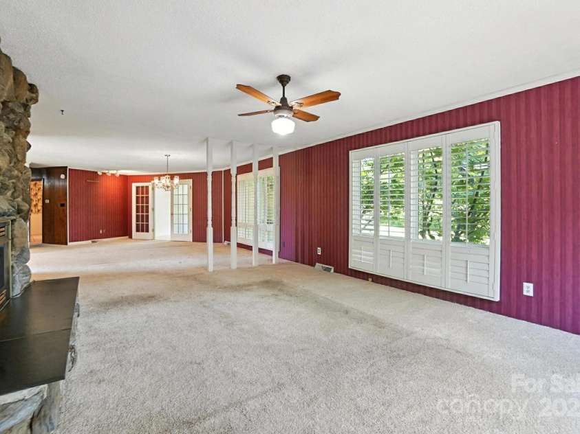 13909 Idlewild Road, Matthews, NC 28105.  MLS# CAR4272282, YatesRealty ID 25933. Great Room