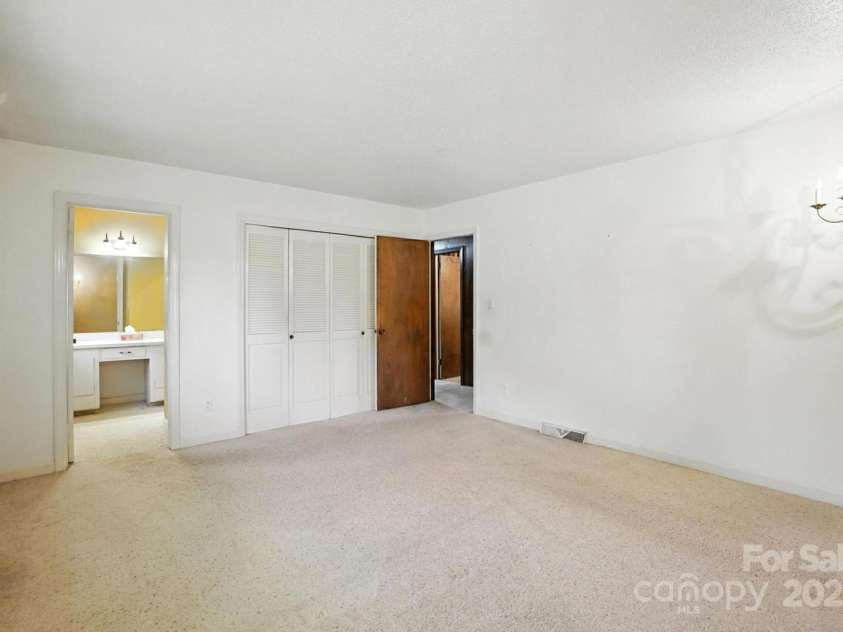 13909 Idlewild Road, Matthews, NC 28105.  MLS# CAR4272282, YatesRealty ID 25933. Master bedroom