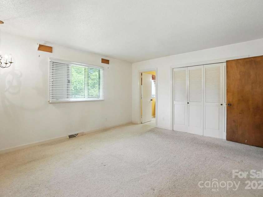 13909 Idlewild Road, Matthews, NC 28105.  MLS# CAR4272282, YatesRealty ID 25933. Master bedroom