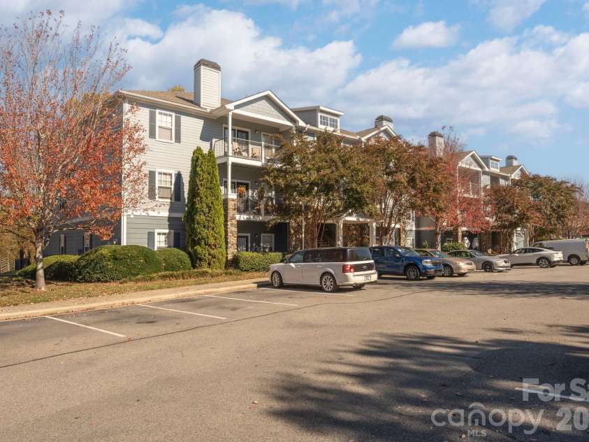 600 Vista Lake Drive, Candler, NC 28715.  MLS# CAR4318496, YatesRealty ID 25933. 