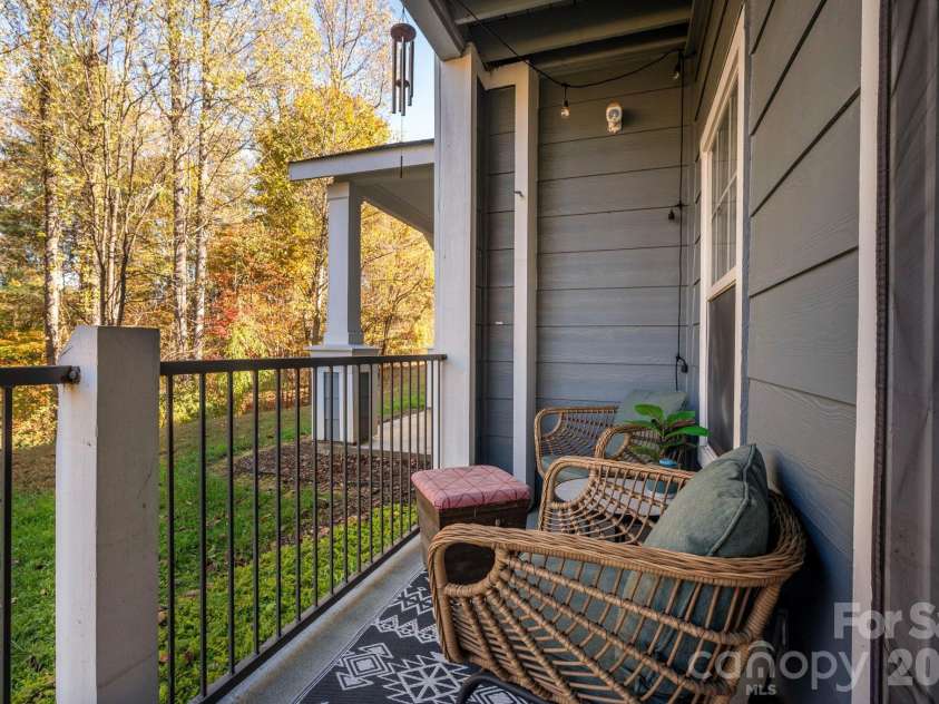 600 Vista Lake Drive, Candler, NC 28715.  MLS# CAR4318496, YatesRealty ID 25933. 