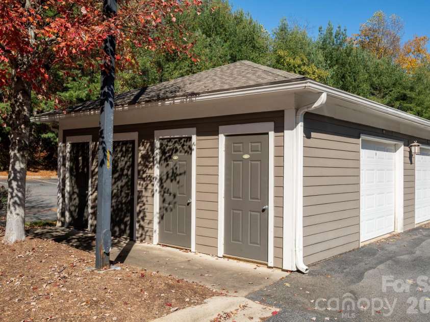 600 Vista Lake Drive, Candler, NC 28715.  MLS# CAR4318496, YatesRealty ID 25933. Also Comes with Storage Unit