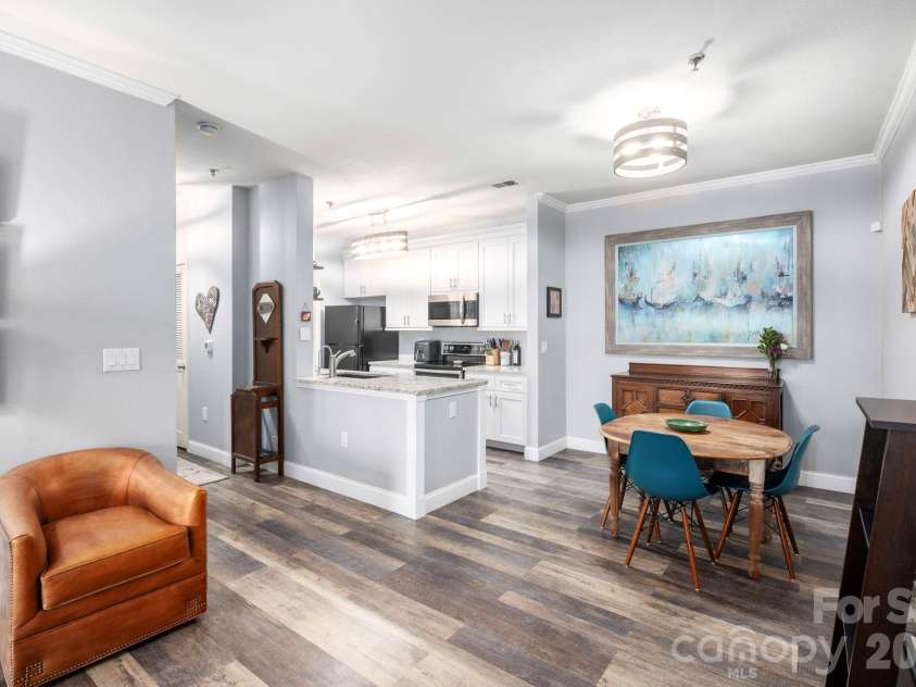 600 Vista Lake Drive, Candler, NC 28715.  MLS# CAR4318496, YatesRealty ID 25933. Beautifully Renovated Three Bedroom Condo